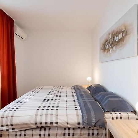 סופיה Vitosha Downtown Apartments מראה חיצוני תמונה