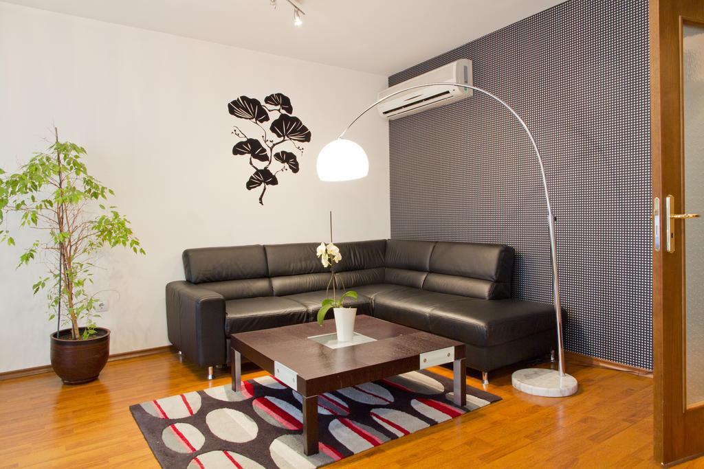 סופיה Vitosha Downtown Apartments מראה חיצוני תמונה